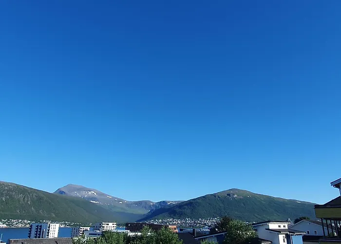 Arctic View - Sentral Apartment With Free Parking