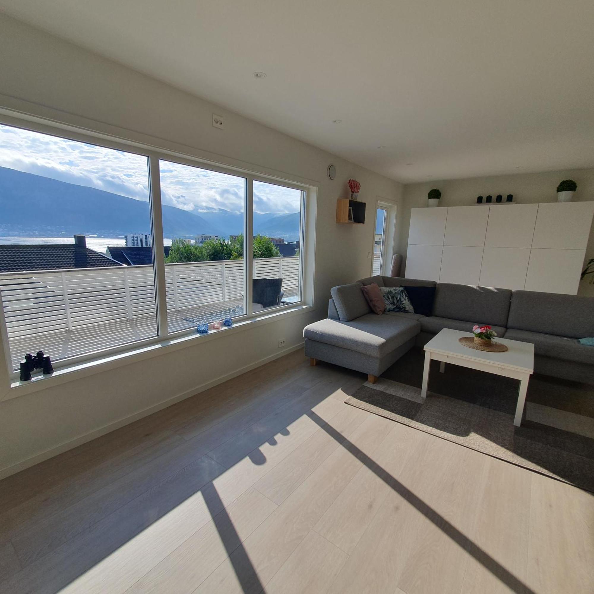 Arctic View - Sentral With Free Parking Apartment Tromsø